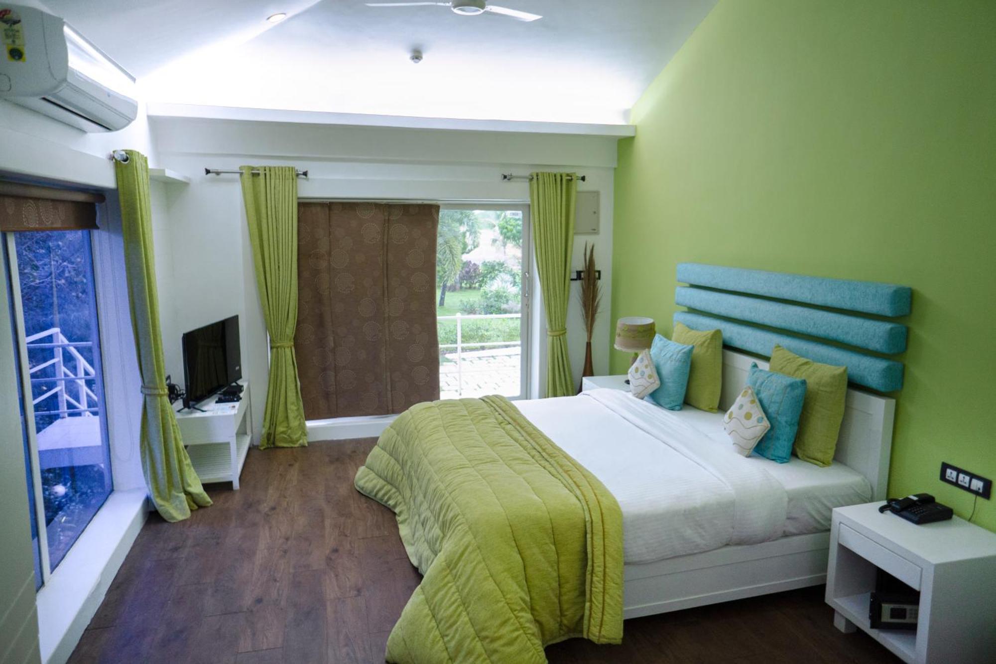Regenta Beach House Resort, Goa บีนอลิม ภายนอก รูปภาพ